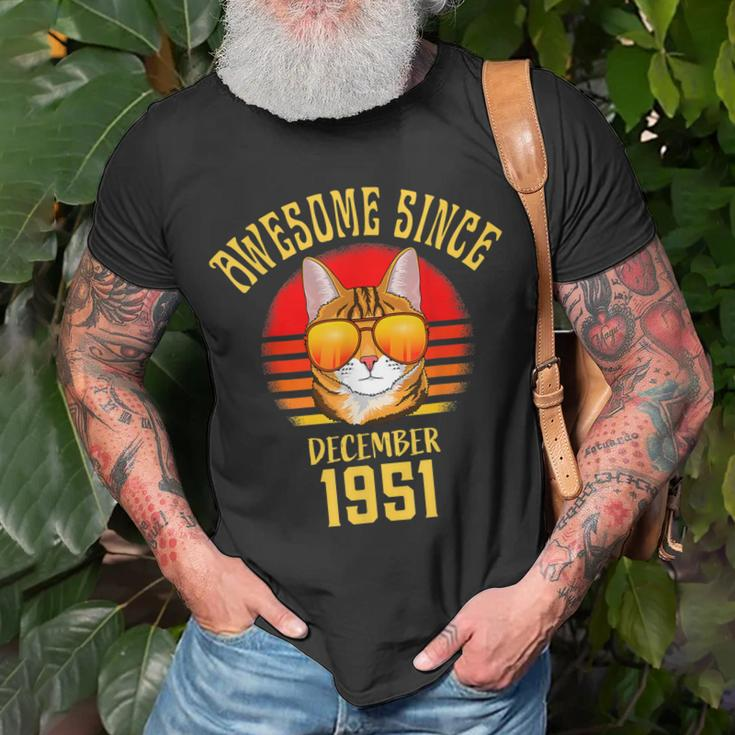 Awesome Since December 1951 71. Geburtstag Katzenliebhaber T-Shirt Geschenke für alte Männer