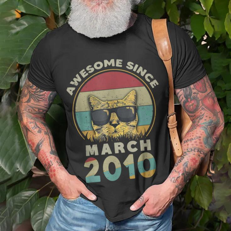 Awesome Since March 2010 T-Shirt, Katzenliebhaber 12. Geburtstag Geschenke für alte Männer
