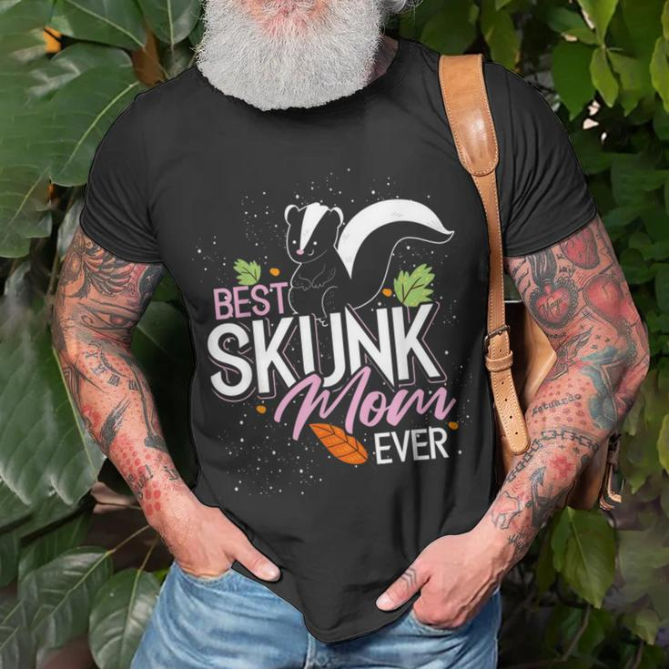 Best Skunk Mom Ever Skunk T-shirt Gifts for Old Men