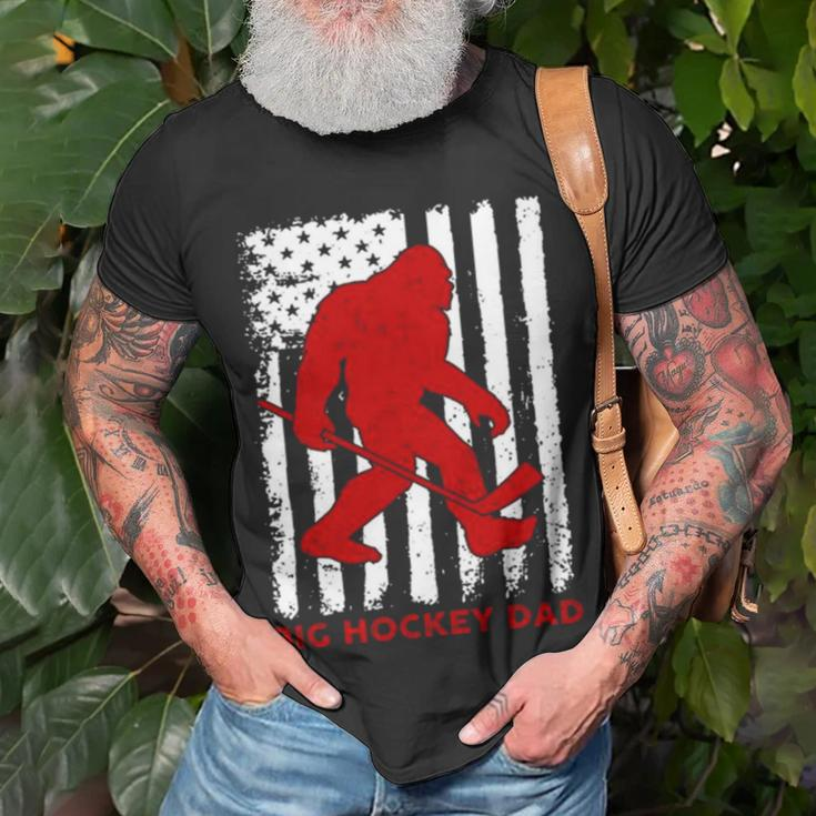 Bigfoot Big Hockey Dad American Flag Unisex T-Shirt Gifts for Old Men
