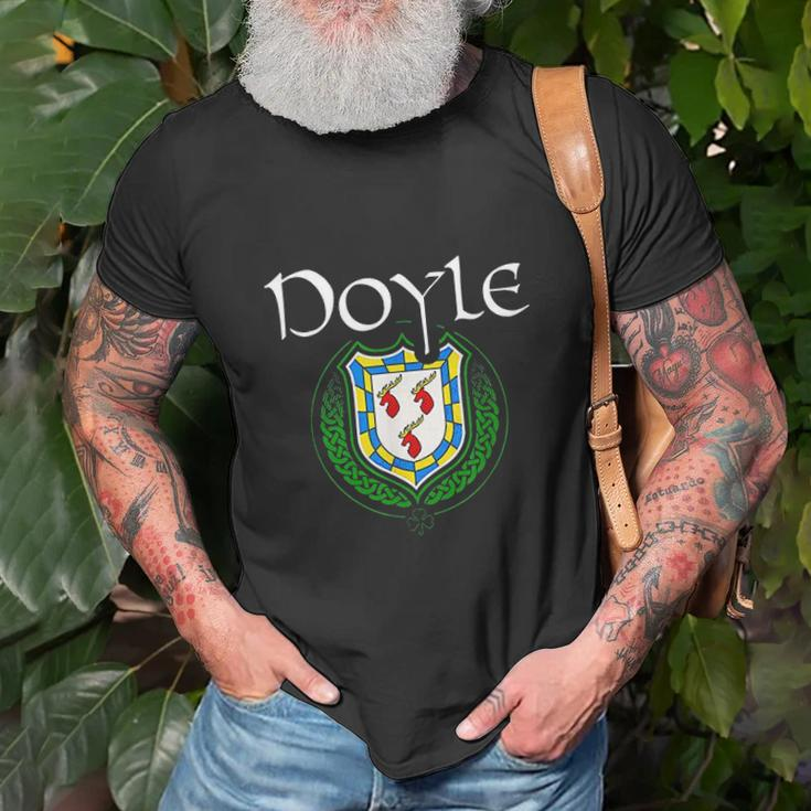 Doyle Surname Irish Last Name Doyle Crest T-shirt Gifts for Old Men
