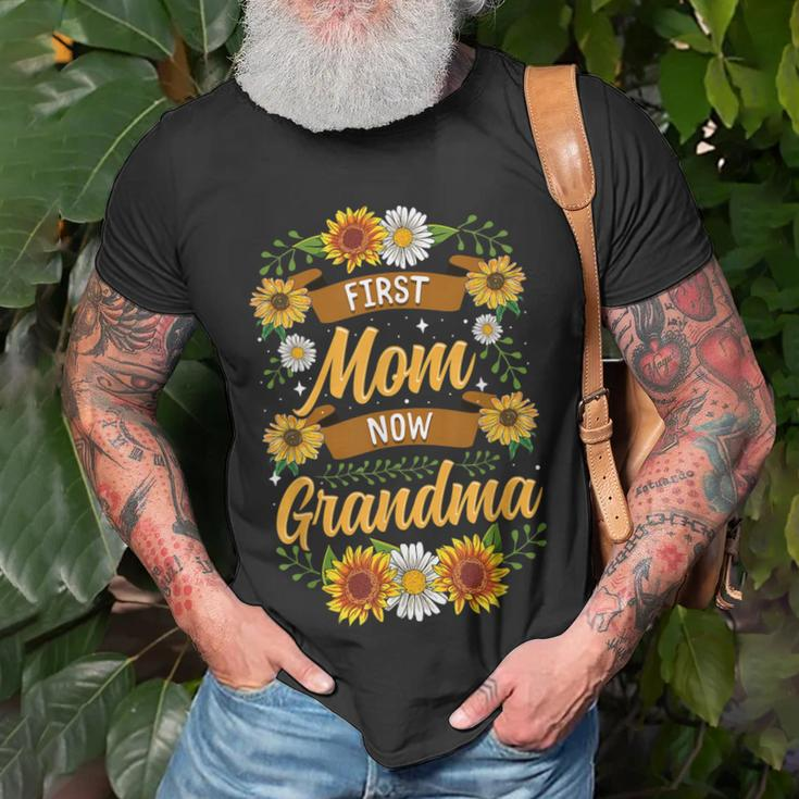 First Mom Now Grandma Cute Sunflower Gifts New Grandma Unisex T-Shirt Gifts for Old Men