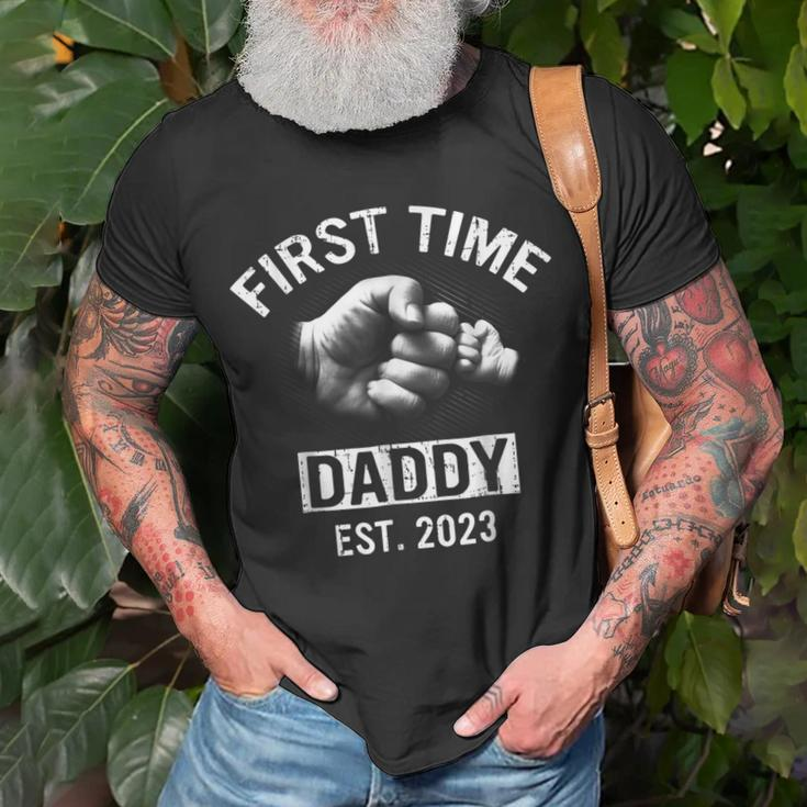 First Time Daddy New Dad Est 2023 Fathers Day GiftUnisex T-Shirt Gifts for Old Men