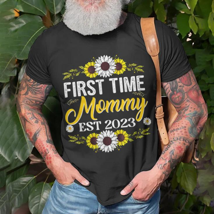 First Time Mommy Est 2023 Mom Pregnancy Announcement T-Shirt Gifts for Old Men