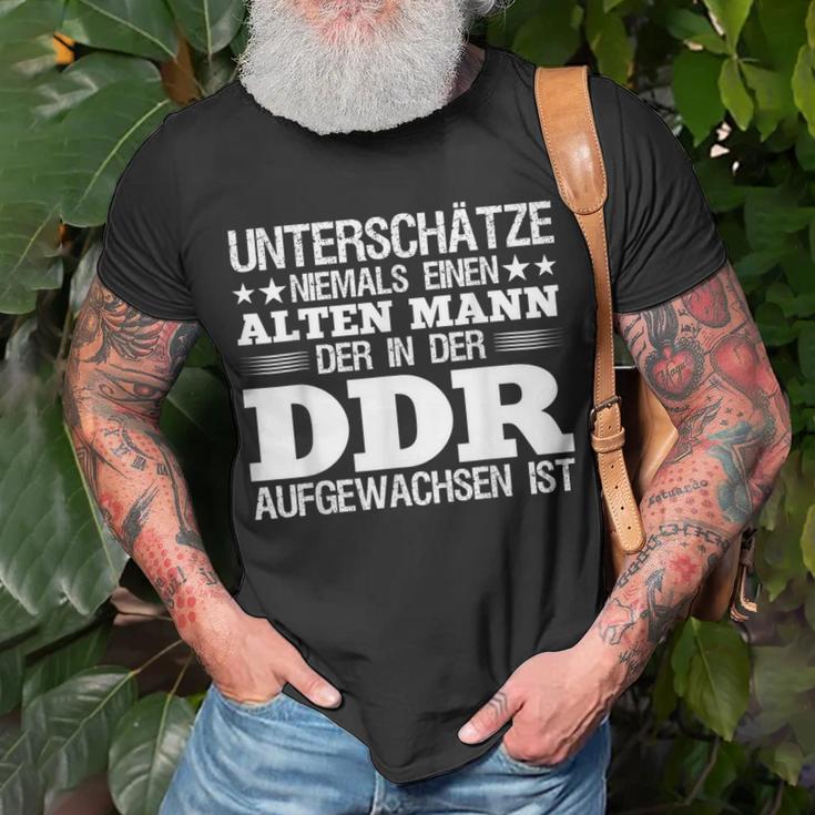 Herren Unterschätze Niemals Einen Alten Mann Aufgewachsen Ddr T-Shirt Geschenke für alte Männer