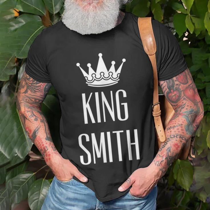 King Smith Surname Last Name Dad Gift Grandpa Unisex T-Shirt Gifts for Old Men