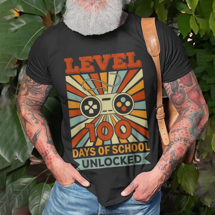 Level 100 Days Vintage 100Th Day Teacher 100 Days Of School V2T-shirt Gifts for Old Men
