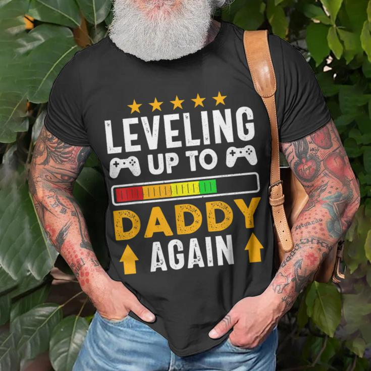 Mens Leveling Up To Daddy Again Dad Pregnancy Announcement T-Shirt Gifts for Old Men