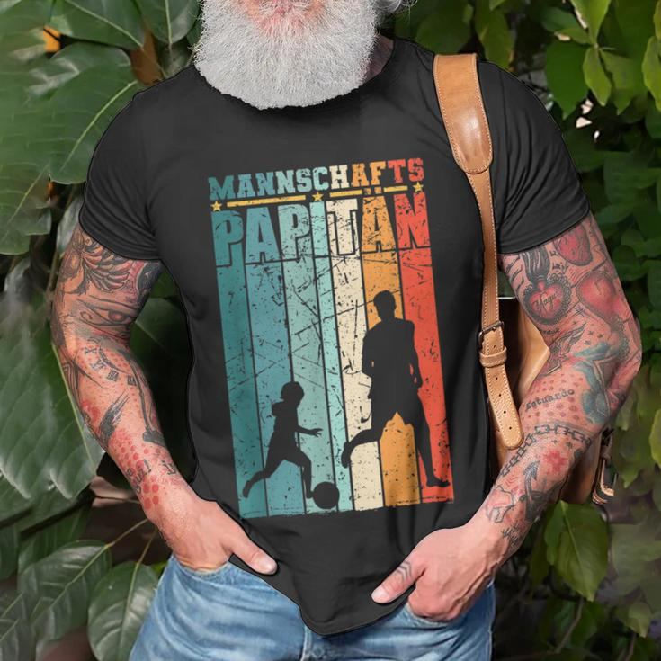 Mannschaftspapitän Vater Sohn Fußballer Fußball Papa T-Shirt Geschenke für alte Männer