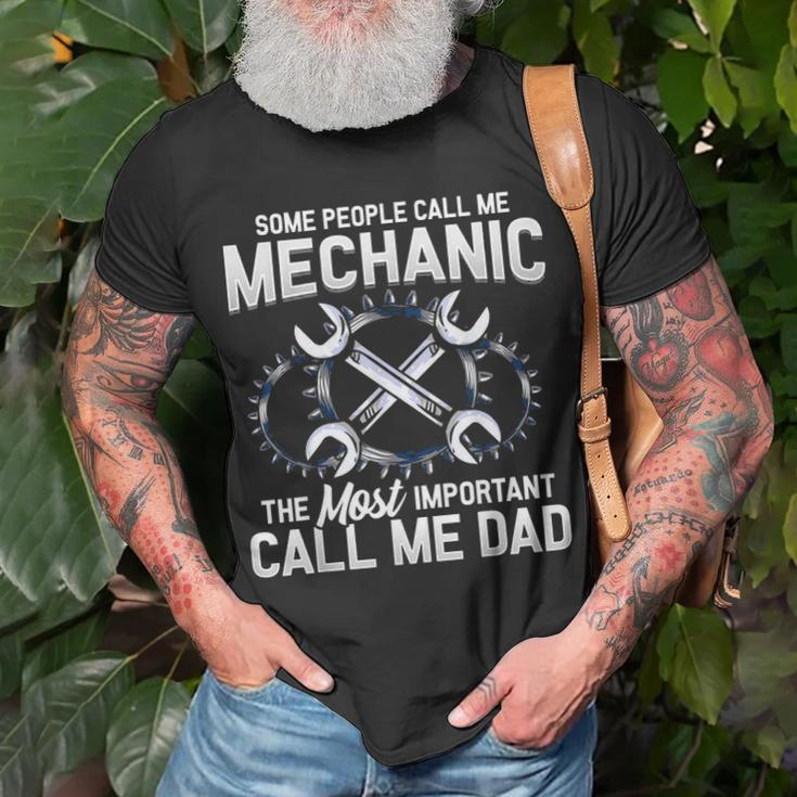 Mechanic Dad Mechanics Fathers Day Dads Birthday Gift V2 Unisex T-Shirt Gifts for Old Men