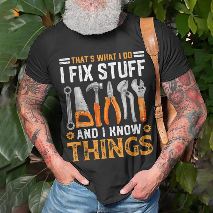 Mechanic Thats What I Do I Fix Stuff I Know Things Dad Papa T-Shirt Gifts for Old Men