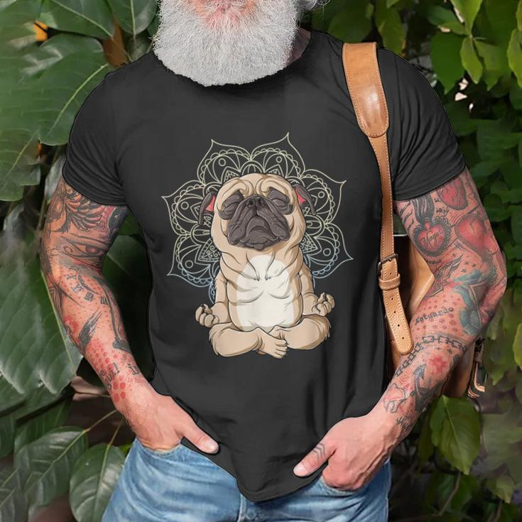 Meditierender Mops Mit Mandala T-Shirt, Entspannendes Yoga-Design Geschenke für alte Männer