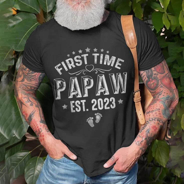Mens First Time Papaw Est 2023 Fathers Day Soon To Be Papaw Unisex T-Shirt Gifts for Old Men