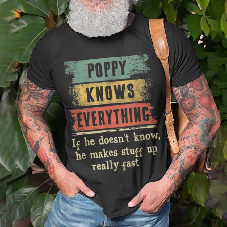 Mens Poppy Knows Everything Grandpa Fathers Day Gift Unisex T-Shirt Gifts for Old Men