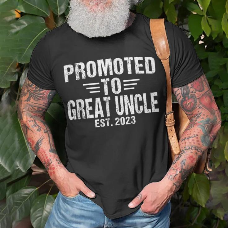 Mens Promoted To Great Uncle 2023 Soon To Be Uncle New Uncle Unisex T-Shirt Gifts for Old Men