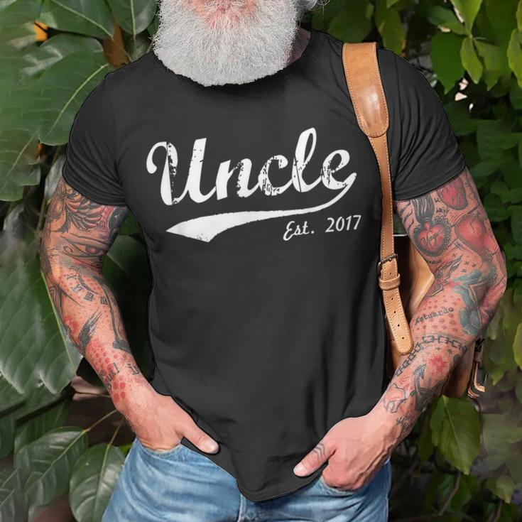 New Uncle Uncle Est 2017 Uncle To Be Unisex T-Shirt Gifts for Old Men