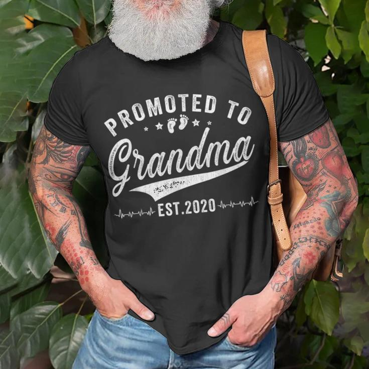 Promoted To Grandma 2020 Vintage Mom Wife Gift Ideas New Mom Unisex T-Shirt Gifts for Old Men