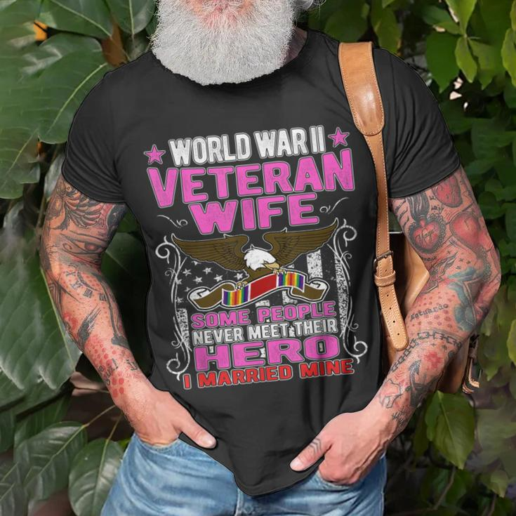 Proud World War 2 Veteran Wife Military Ww2 Veterans Spouse T-shirt Gifts for Old Men