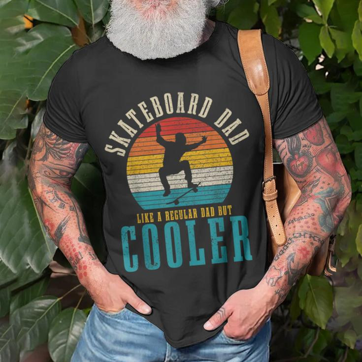 Mens Skateboard Dad Vintage Fathers Day Skating Skater T-Shirt Gifts for Old Men