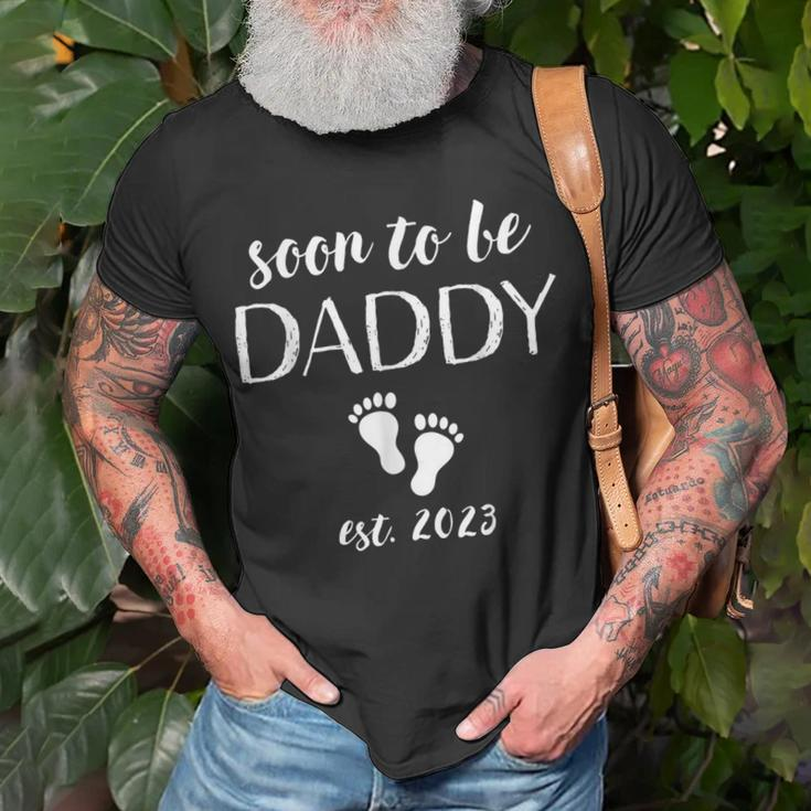 Soon To Be Daddy 2023 Dad Est 2023 New Baby Fathers Day Gift For Mens Unisex T-Shirt Gifts for Old Men