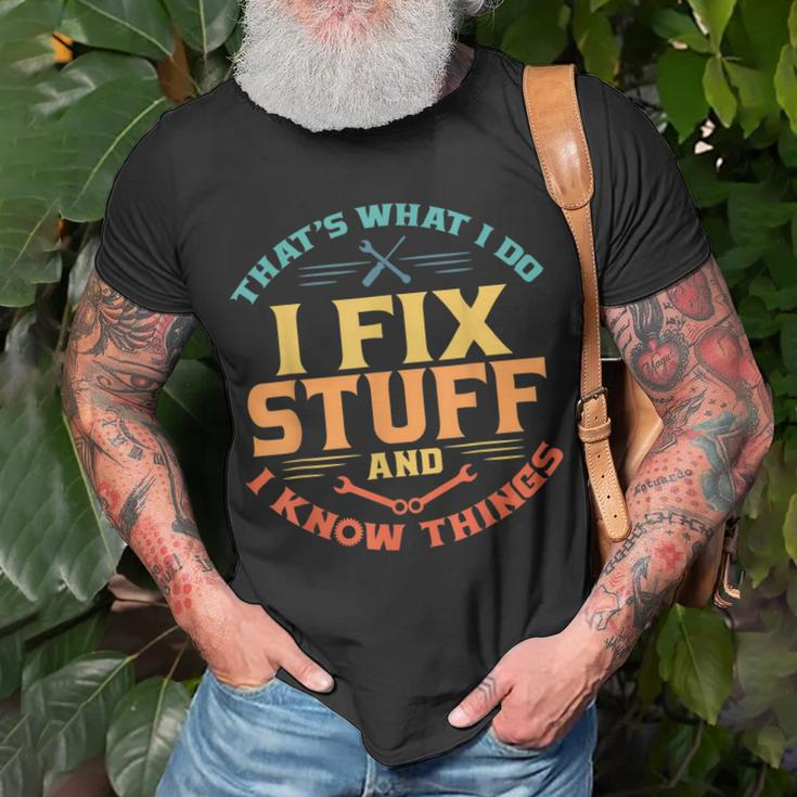 Thats What I Do I Fix Stuff And I Know Things Funny Dad Unisex T-Shirt Gifts for Old Men