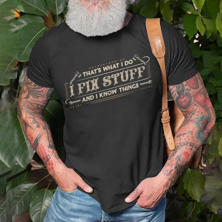 Thats What I Do I Fix Stuff And I Know Things Funny Saying Unisex T-Shirt Gifts for Old Men