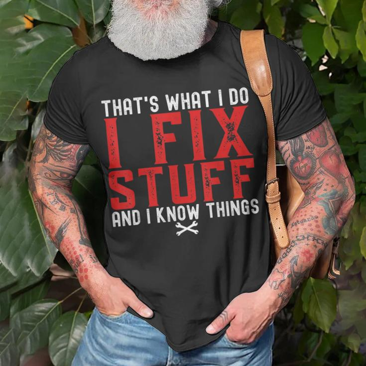 Thats What I Do I Fix Stuff And I Know Things Humor Saying Unisex T-Shirt Gifts for Old Men