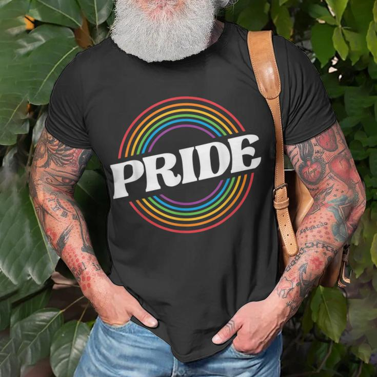 Unisex Schwarzes T-Shirt, Regenbogen PRIDE Schriftzug, Mode für LGBT+ Geschenke für alte Männer