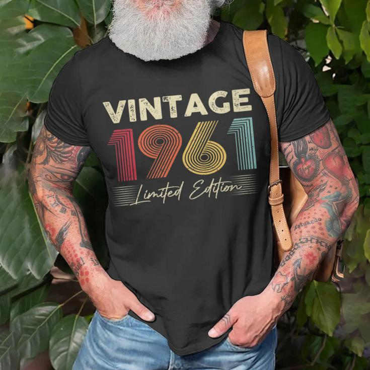 Vintage 1961 Wedding Anniversary Born In 1961 Birthday Party V2 T-Shirt Gifts for Old Men