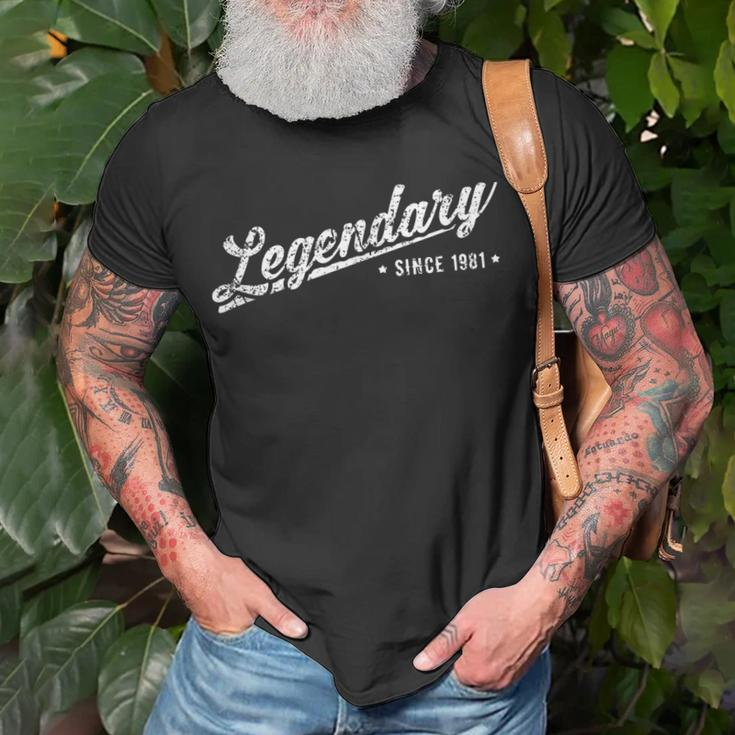 Mens Vintage 40Th Birthday For Dad Legendary Since 1981 T-Shirt Gifts for Old Men