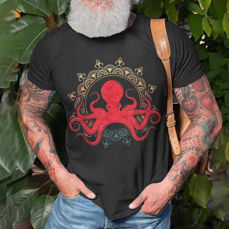 Vintage Octopus Gift Print Retro Octopi Retro Octopus Unisex T-Shirt Gifts for Old Men
