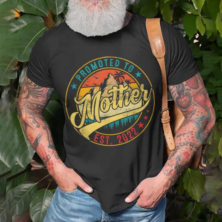Vintage Promoted To Mother 2022 Mothers Day New Mom GrandmaUnisex T-Shirt Gifts for Old Men