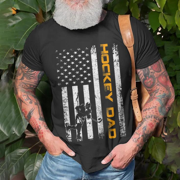 Vintage Usa Ice Hockey Dad American Flag Fathers Day Gift Unisex T-Shirt Gifts for Old Men