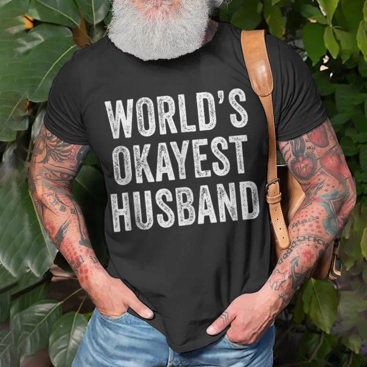 Worlds Okayest Husband Fathers Day Dad Distressed Vintage T-Shirt Gifts for Old Men