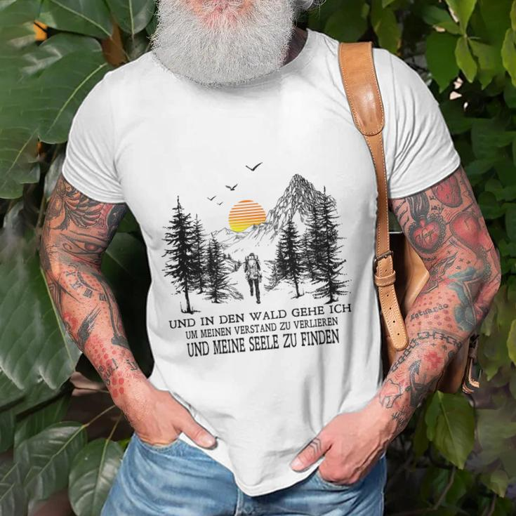 Camping Und In Den Wald Gehe Ich T-Shirt Geschenke für alte Männer