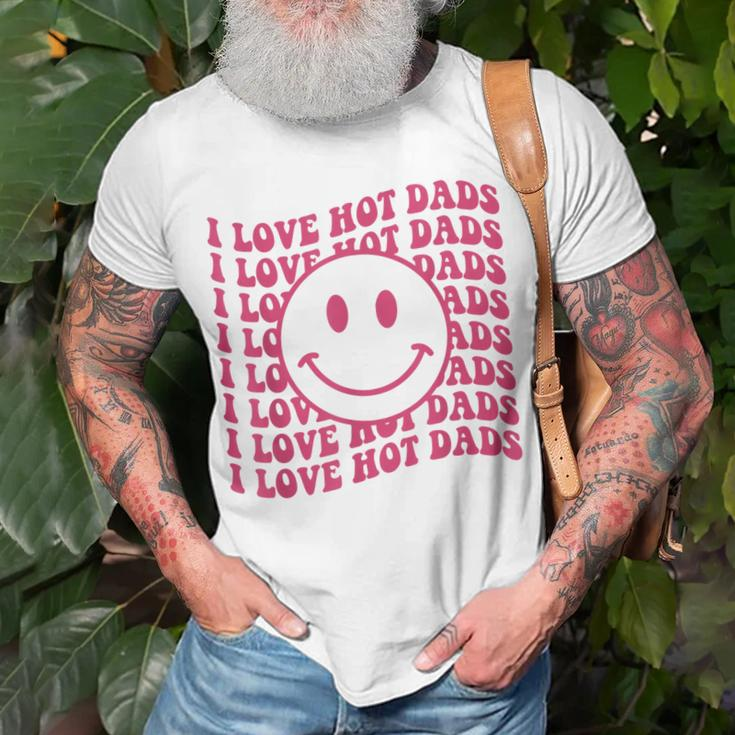 I Love Hot Dads Retro Red Heart Love Dads T-shirt Gifts for Old Men
