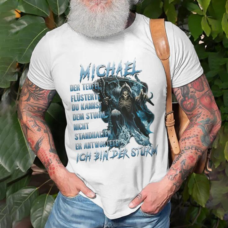 Personalisiertes Wolfsmotiv T-Shirt Michael im Sturm, Namensträger Design Geschenke für alte Männer