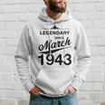 80 Geburtstag 80 Jahre Alt Legendär Seit März 1943 V3 Hoodie Geschenke für Ihn