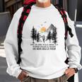 Camping Und In Den Wald Gehe Ich Sweatshirt Geschenke für alte Männer