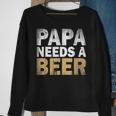 Papa Braucht Ein Bier Lustiges Herren Sweatshirt, Statement in Schwarz Geschenke für alte Frauen