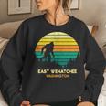Womens Retro East Wenatchee Washington Big Foot Souvenir Women Crewneck Graphic Sweatshirt Gifts for Her