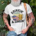 Drinkin & Sinkin Vintage American Flag Grandpa Cornhole Old Men T-shirt Gifts for Old Men