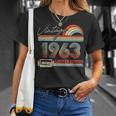 60 Year Old Born In 1963 Vintage 60Th Birthday Gifts Men Unisex T-Shirt Gifts for Her
