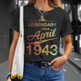 80 Geburtstag 80 Jahre Alt Legendär Seit April 1943 V4 T-Shirt Geschenke für Sie