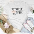 Französisches Reise-T-Shirt Voyageur (Un Peu) Timbré mit Briefmarke und Flugzeug Lustige Geschenke