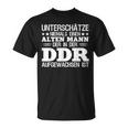 Herren Unterschätze Niemals Einen Alten Mann Aufgewachsen Ddr T-Shirt