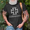 German Iron Cross Bravery Award W1 W2 T-Shirt Gifts for Old Men