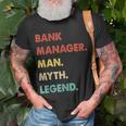 Herren Bankdirektor Mann Mythos Legende T-Shirt Geschenke für alte Männer