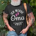 Ich Werde Oma 2023 T-Shirt, Lustiges Oberteil mit Fußabdrücken Geschenke für alte Männer