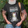 Installing Muscles Unicorn Gym Shirt T-Shirt Geschenke für alte Männer
